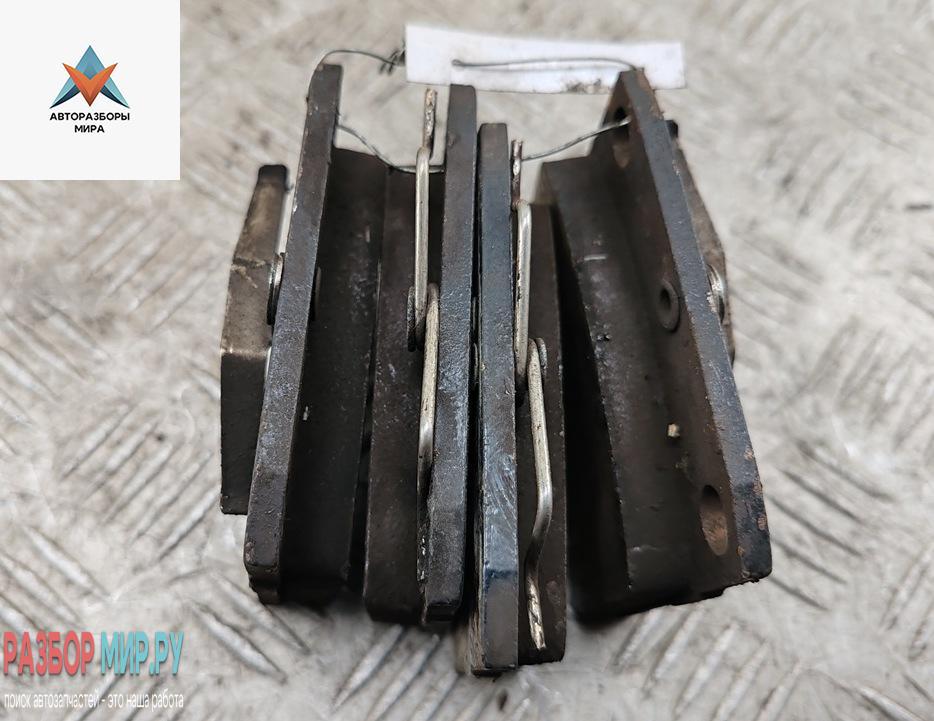 Колодки тормозные передние Volkswagen Transporter T4 1993, 2.4 л., дизель, МКПП, красный, микроавтобус - фото №1