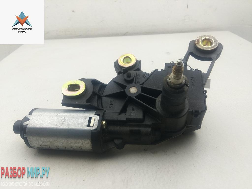 Двигатель стеклоочистителя заднего (моторчик дворников) Audi A4 B7 2006, 2.0 л., бензин, АКПП, серый, универсал, 8E9955711C - фото №1