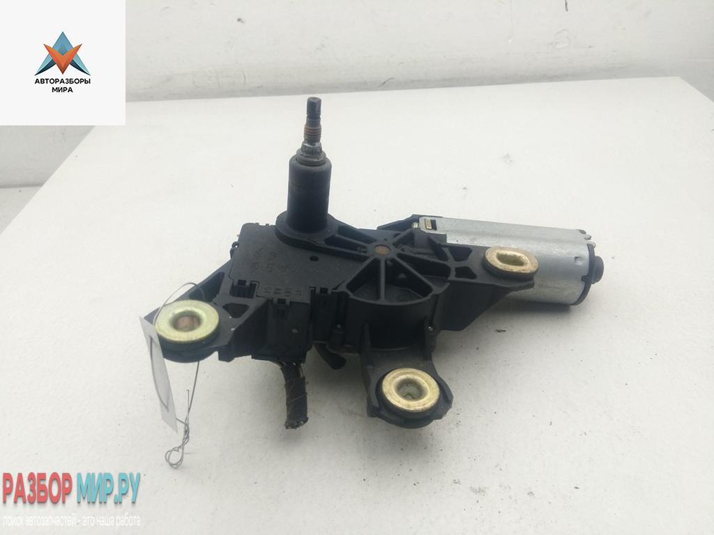Двигатель стеклоочистителя заднего (моторчик дворников) Audi A6 4B/C5 1998, 2.4 л., бензин, МКПП, синий, универсал, 8L0955711A - фото №1