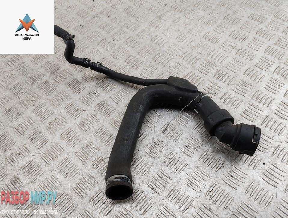 патрубок радиатора Audi A6 4B/C5 1999, 2.8 л., бензин, 4B0121101D - фото №1