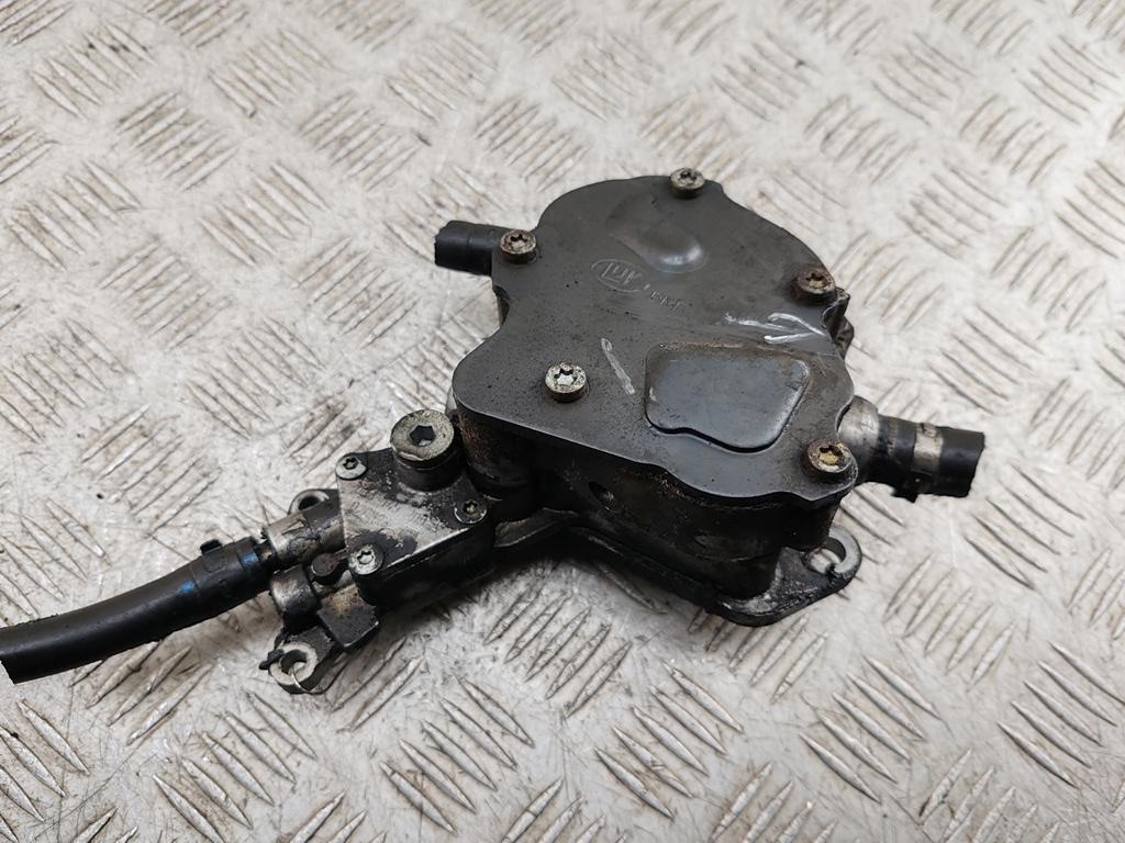 насос вакуумный Audi A4 B6 2002, 1.9 л., дизель, МКПП, чёрный, универсал, 038145209A - фото №1