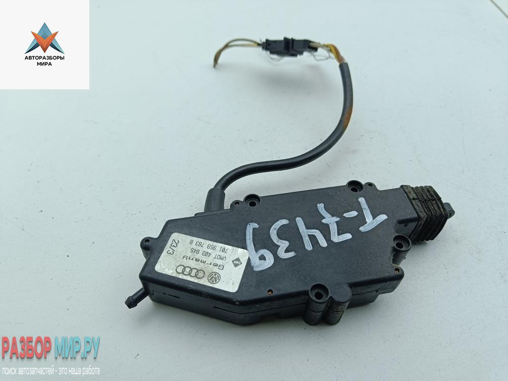 активатор замка багажника Volkswagen Transporter T4 1993, 2.4 л., дизель, МКПП, красный, микроавтобус, 701959783B - фото №1