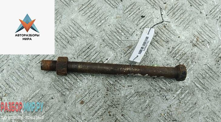 Болт крепления Volkswagen Transporter T4 1993, 2.4 л., дизель, МКПП, красный, микроавтобус - фото №1