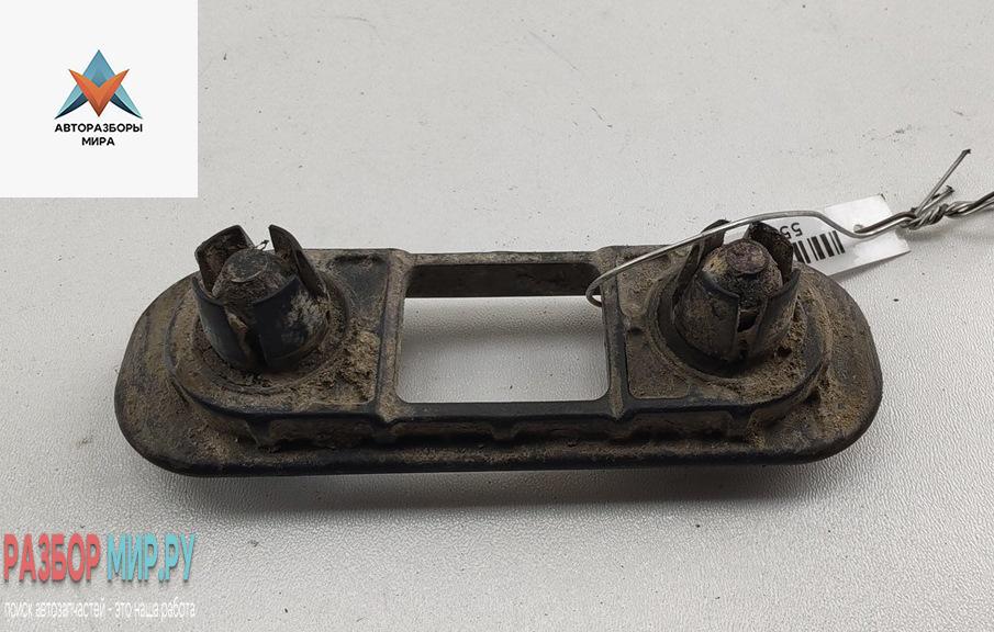 кронштейн переднего бампера Volkswagen Transporter T4 1993, 2.4 л., дизель, МКПП, красный, микроавтобус, 701807193 - фото №1