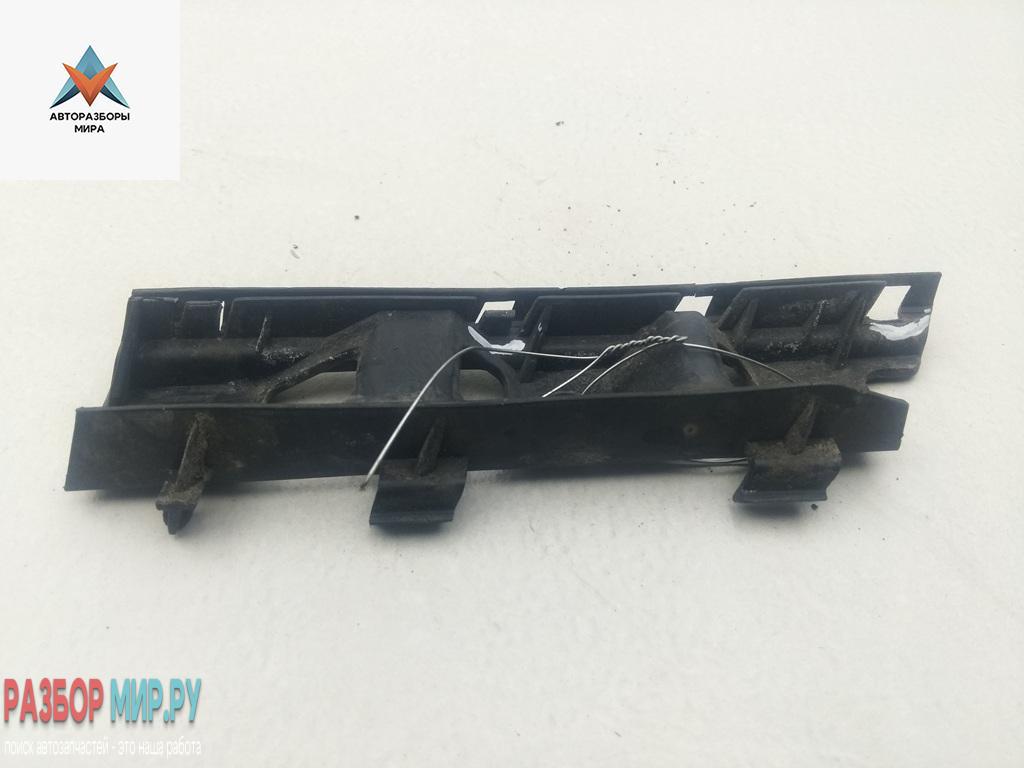 кронштейн переднего бампера Volkswagen Passat B6 2009, 1.4 л., бензин, МКПП, чёрный, универсал, 3C0807183 - фото №1