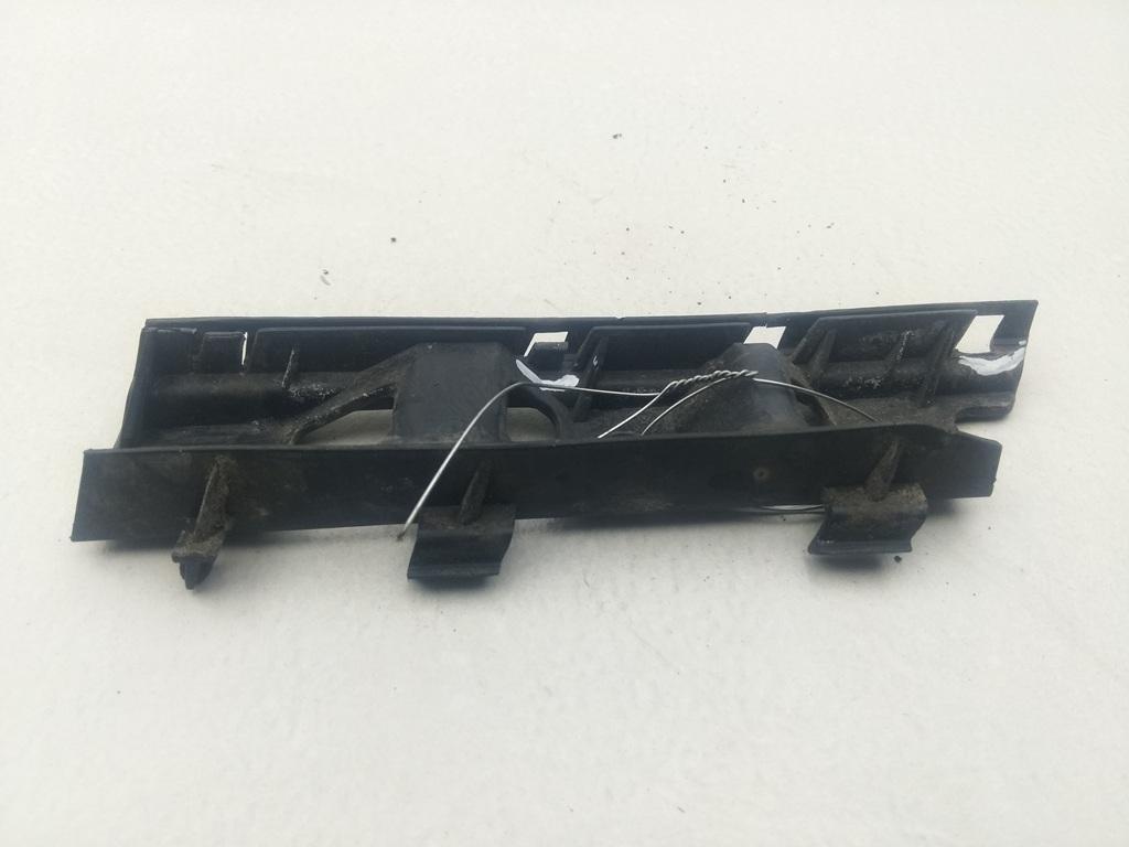 кронштейн переднего бампера Volkswagen Passat B6 2009, 1.4 л., бензин, МКПП, чёрный, универсал, 3C0807183