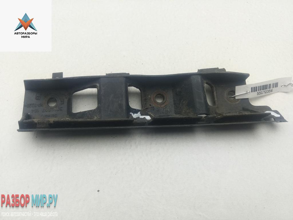 кронштейн переднего бампера Volkswagen Passat B6 2009, 1.4 л., бензин, МКПП, чёрный, универсал, 3C0807184 - фото №1