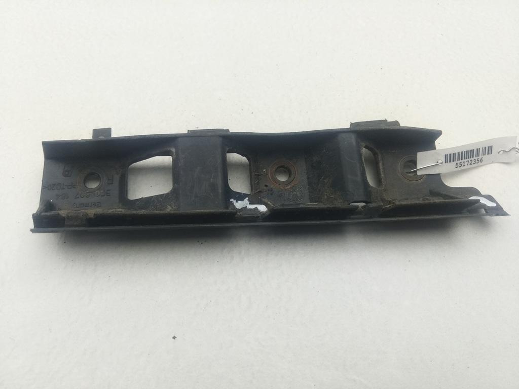 кронштейн переднего бампера Volkswagen Passat B6 2009, 1.4 л., бензин, МКПП, чёрный, универсал, 3C0807184