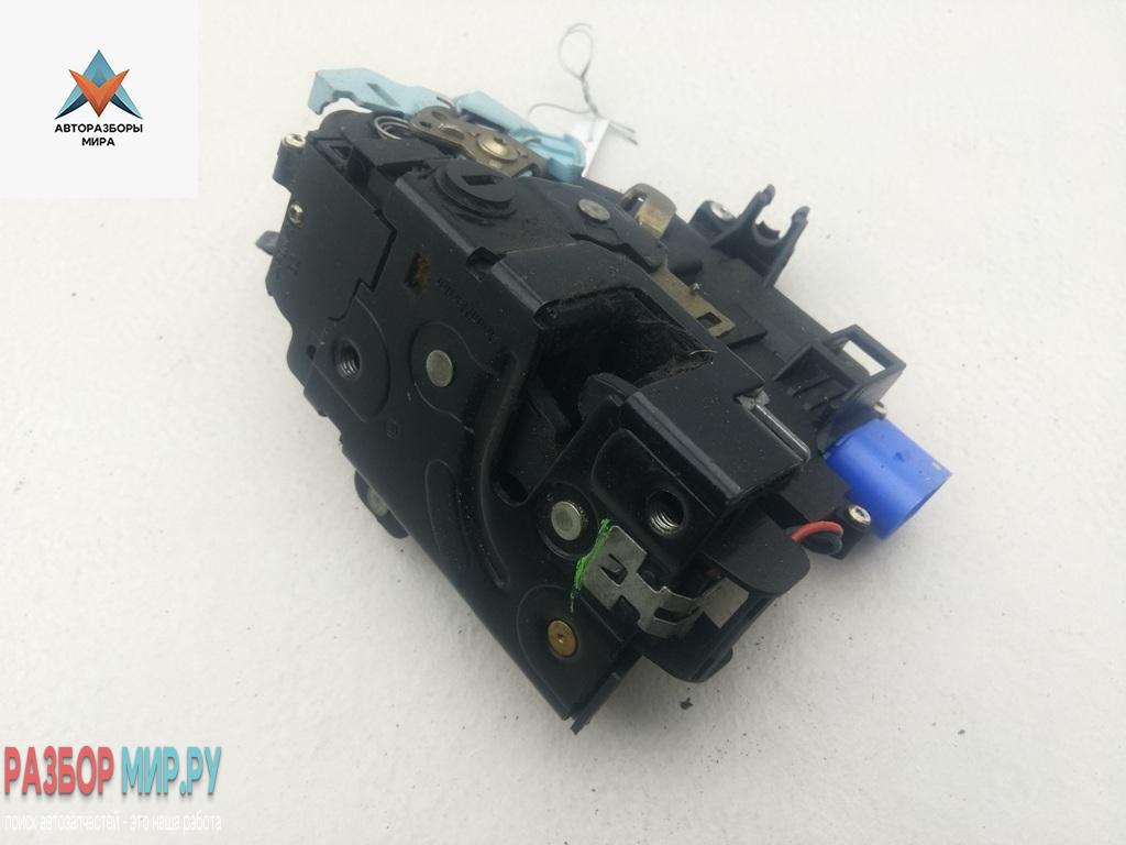 замок двери задней левой Volkswagen Touran 1 поколение 2004, 1.9 л., дизель, МКПП, синий, минивэн, 7L0839015 - фото №1