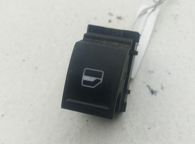 кнопка стеклоподъемника переднего правого Volkswagen Passat B6 2006, 1.6 л., бензин, АКПП, чёрный, универсал, 7L6959855B - фото №1