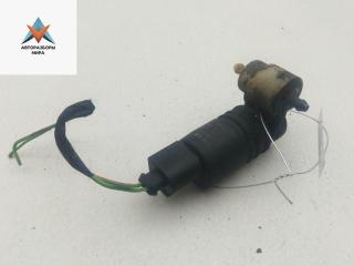 насос (моторчик) омывателя стекла Volkswagen Golf 4 поколение 2000, красный, хетчбэк 5 дв., T0955651A