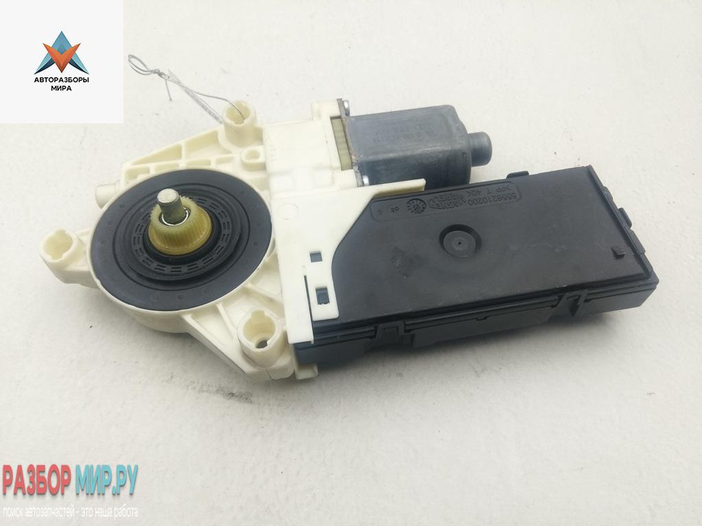 моторчик стеклоподъемника передний правый Renault Laguna 3 поколение 2008, 2.0 л., дизель, АКПП, чёрный, универсал, 807300003R - фото №1
