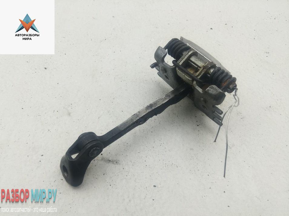 ограничитель открывания двери Renault Laguna 3 поколение 2008, универсал - фото №1