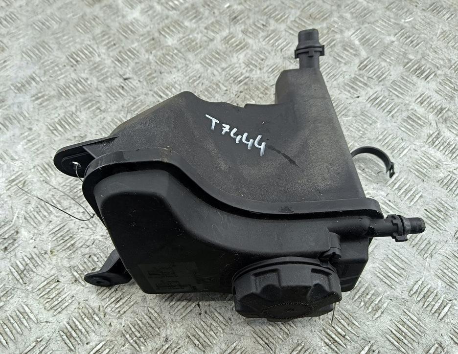 бачок расширительный BMW 3 E90/E91/E92/E93 2011, 2.0 л., дизель, 7810592