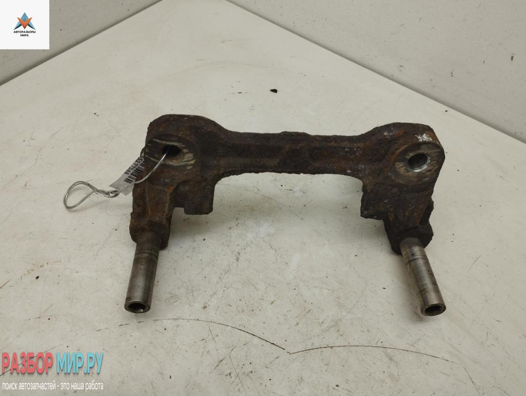 скоба суппорта Nissan Primera P12 2002, 2.2 л., дизель, МКПП, серый, универсал - фото №1