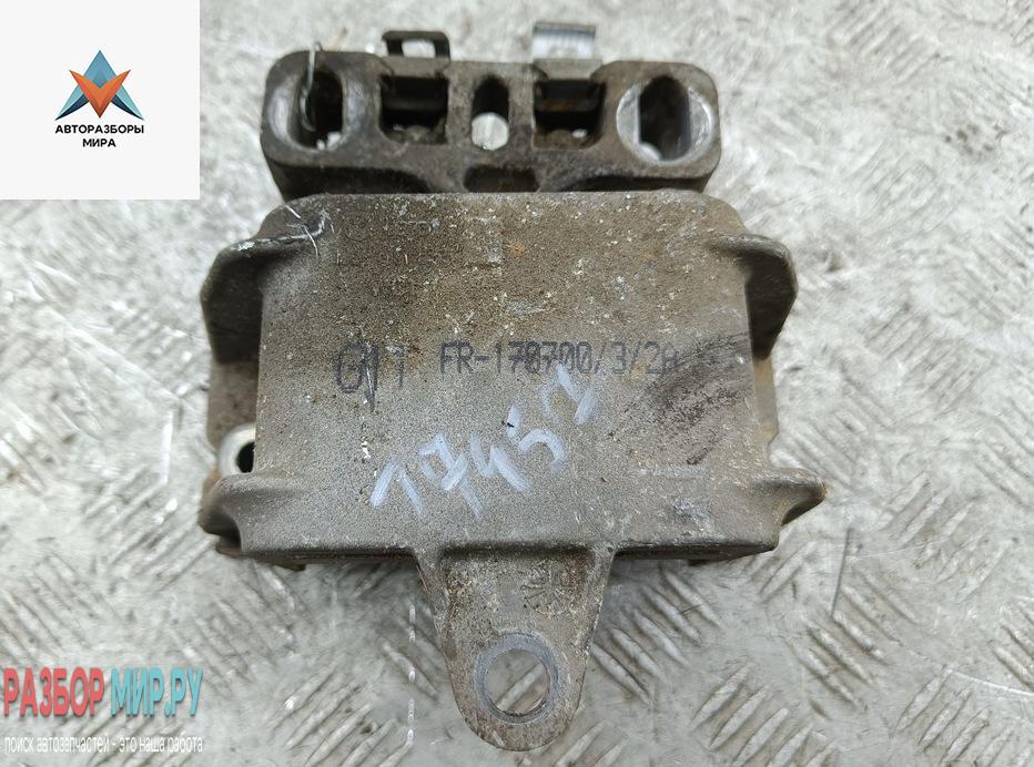 подушка крепления КПП Volkswagen Golf 4 поколение 2000, 1.9 л., дизель, МКПП, красный, хетчбэк 5 дв. - фото №1