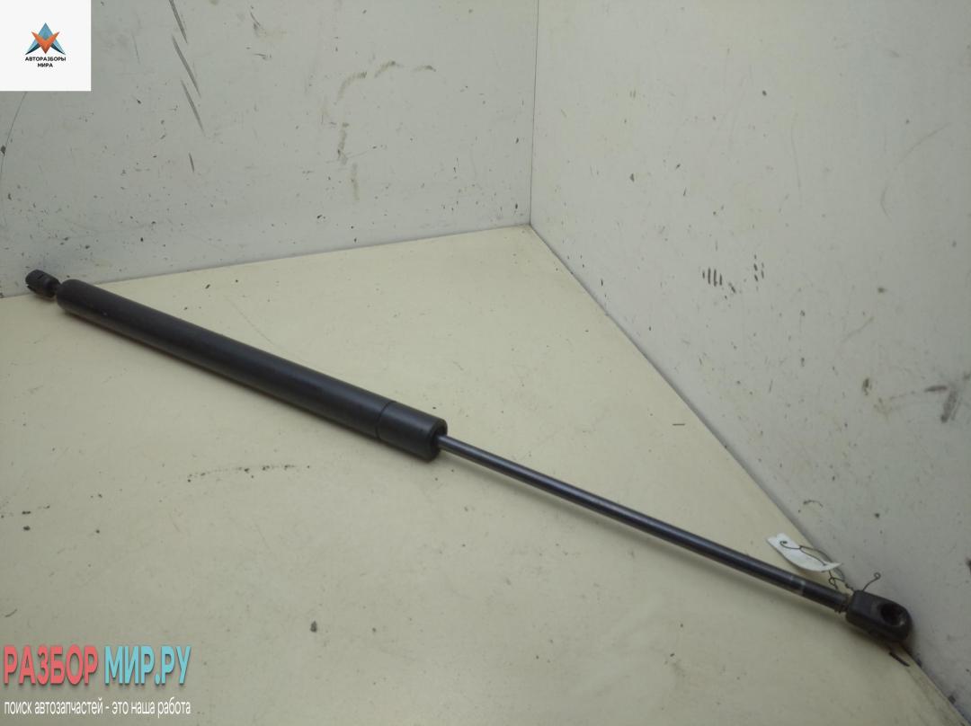 амортизатор крышки багажника (3-5 двери) Volkswagen Transporter T4 1993, 2.4 л., дизель, МКПП, красный, микроавтобус - фото №1