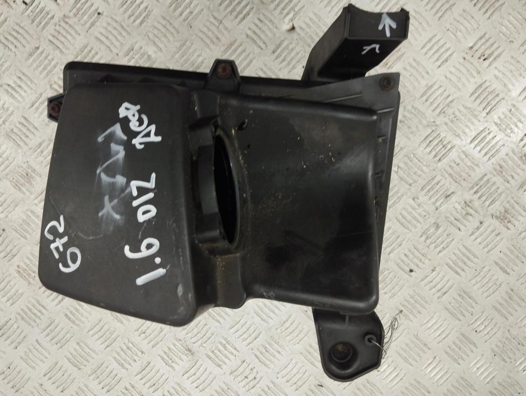 корпус воздушного фильтра Ford Focus 2 поколение 2006, 1.6 л., дизель, МКПП, серый, универсал, 4MS19600 - фото №1