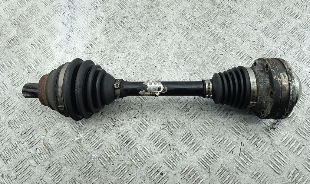 полуось передняя левая (приводной вал, ШРУС) Volkswagen Passat B6 2005, 2.0 л., дизель, МКПП, серый, универсал