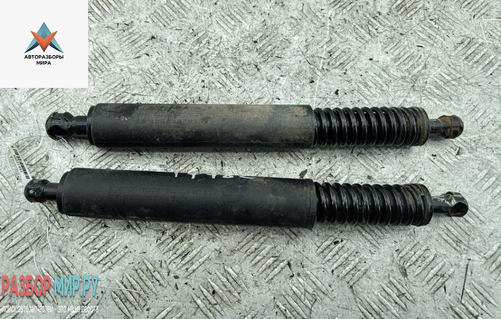 амортизатор крышки багажника (3-5 двери) Volkswagen Touareg 1 поколение 2006, 3.0 л., дизель, АКПП, серый, внедорожник 5 дв. - фото №1