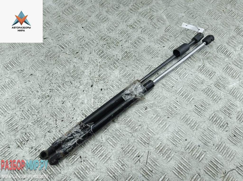 амортизатор крышки багажника (3-5 двери) Volkswagen Passat B6 2005, 2.0 л., дизель, МКПП, серый, универсал - фото №1