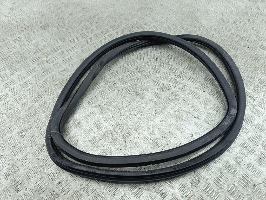 уплотнитель двери Volkswagen Passat B6 2005, 2.0 л., дизель, МКПП, серый, универсал