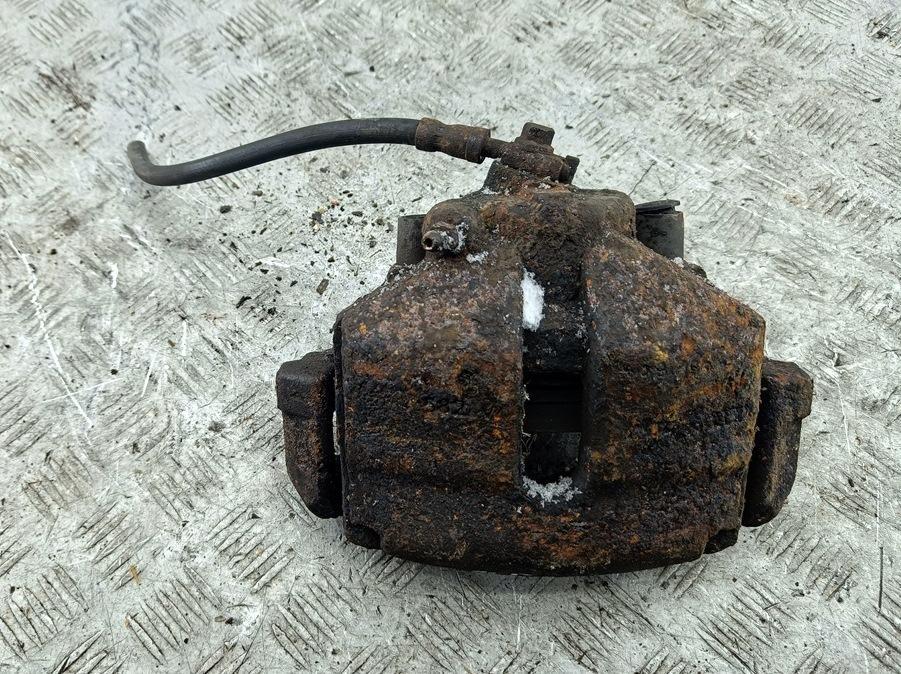 суппорт передний правый Volkswagen Passat B6 2006, 1.6 л., бензин, АКПП, чёрный, универсал