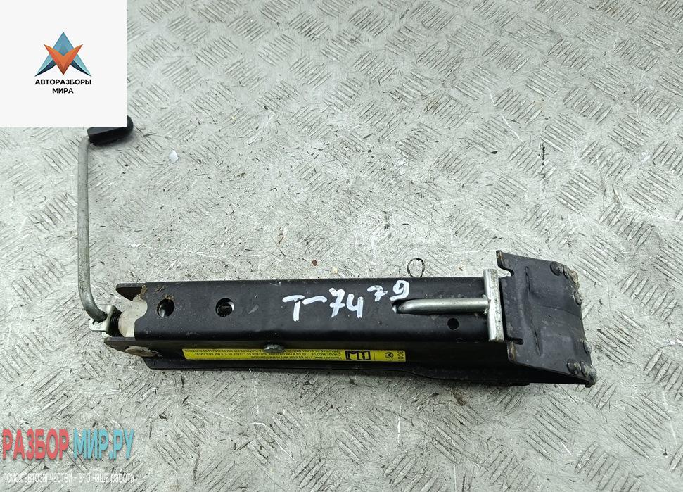 домкрат Volkswagen Passat B6 2006, 2.0 л., бензин, МКПП, синий, универсал - фото №1