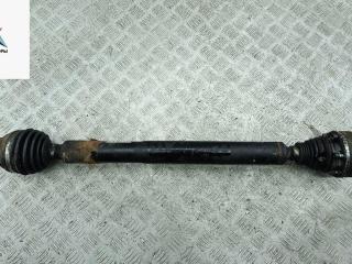 полуось передняя правая (приводной вал, ШРУС) Volkswagen Passat B6 2006, 2.0 л., бензин, МКПП, синий, универсал