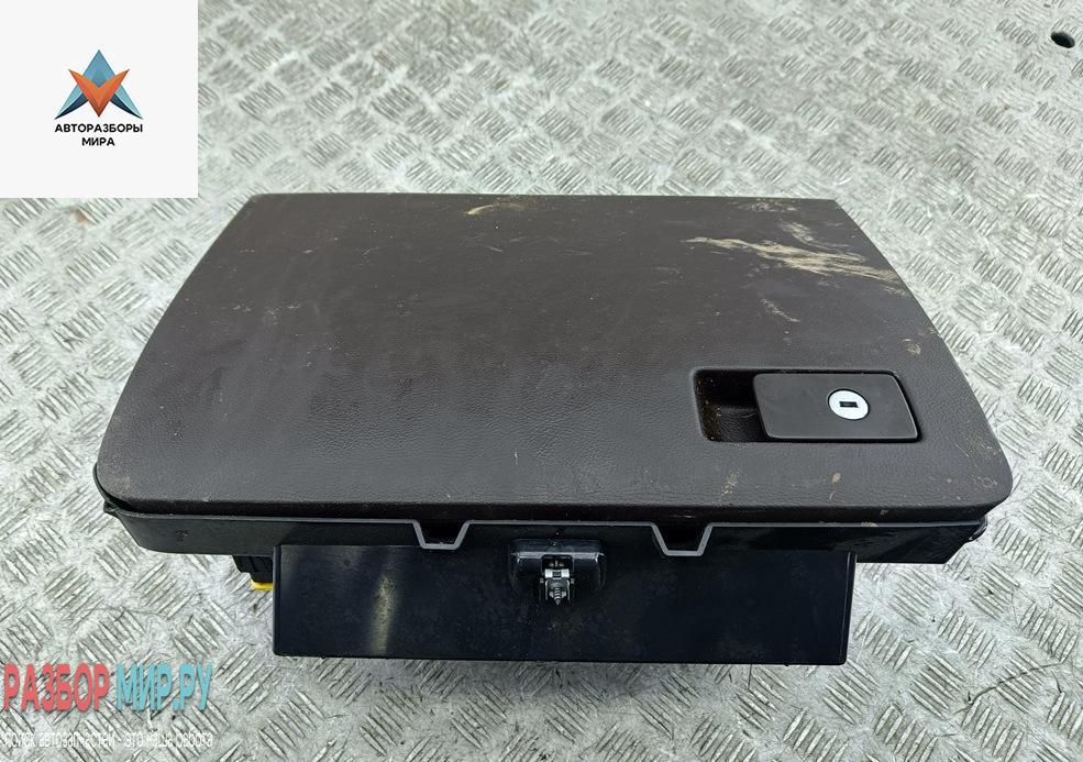 бардачок Volkswagen Passat B7 2013, 2.0 л., дизель, АКПП, серый, универсал - фото №1