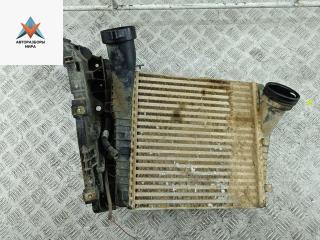 радиатор интеркулера Volkswagen Touareg 1 поколение 2006, 3.0 л., дизель, АКПП, серый, внедорожник 5 дв.