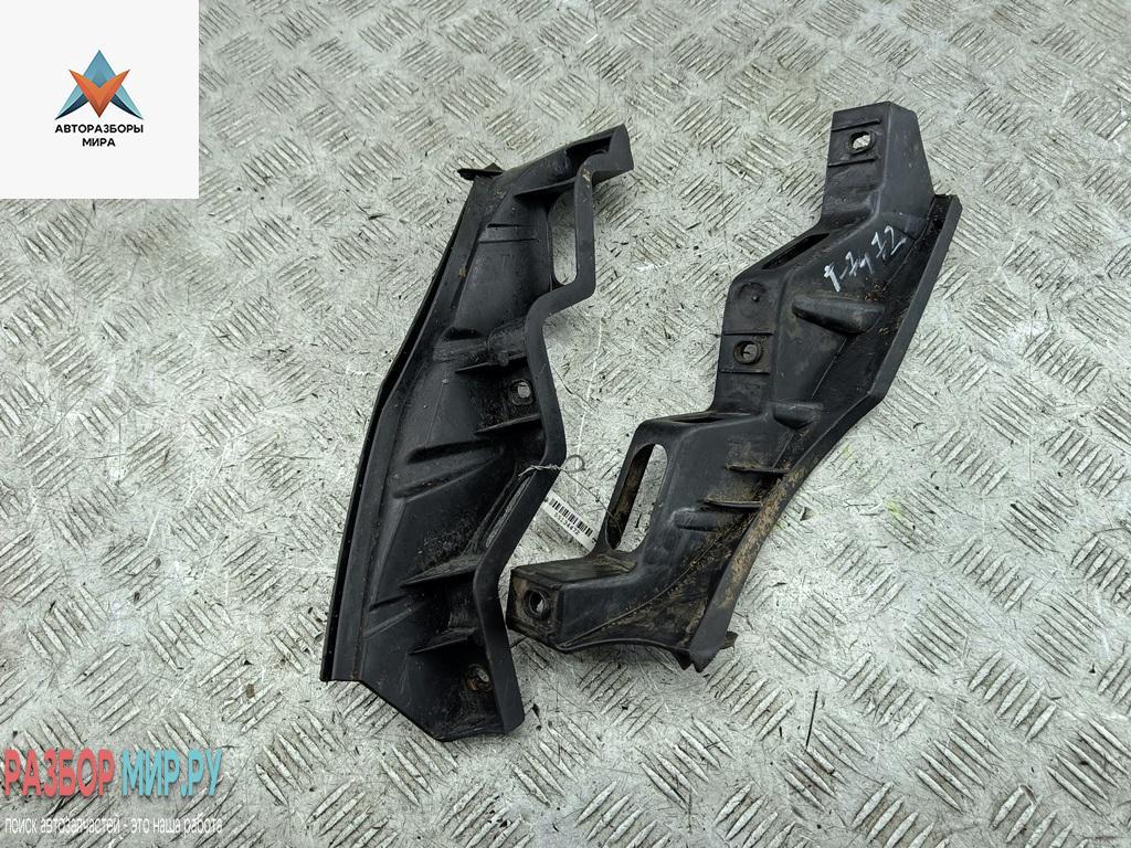 кронштейн переднего бампера Volkswagen Passat B6 2006, 2.0 л., дизель, МКПП, чёрный, универсал - фото №1