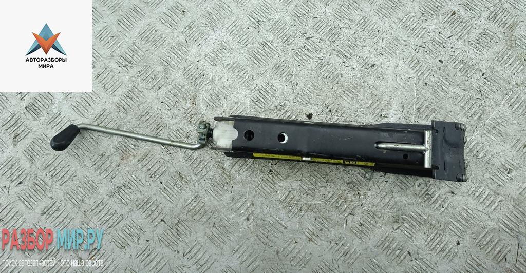 домкрат Volkswagen Passat B6 2006, 2.0 л., дизель, МКПП, чёрный, универсал - фото №1