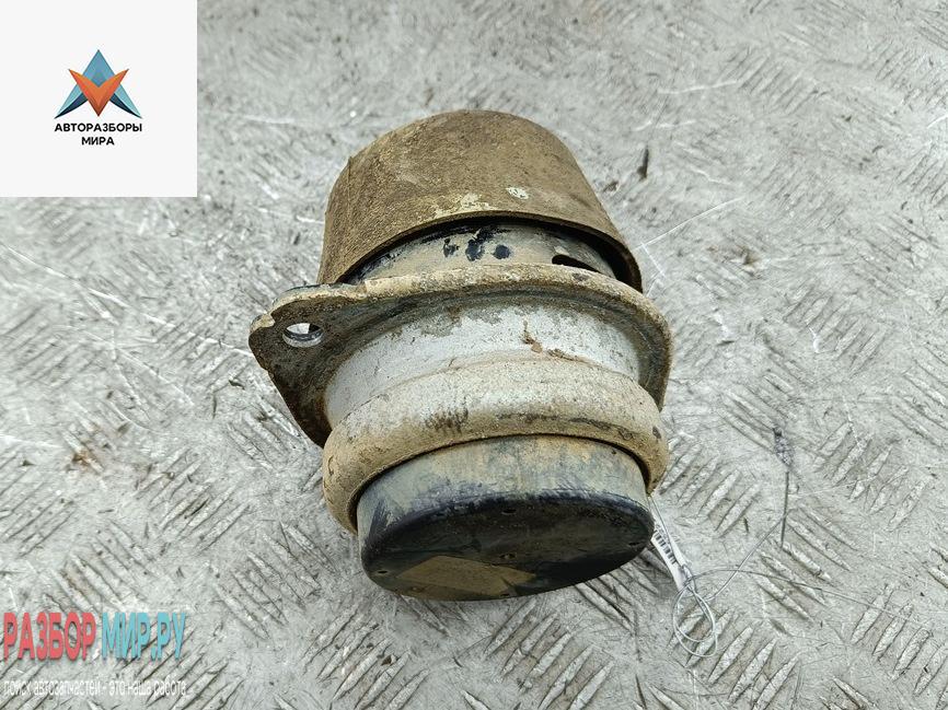 подушка крепления двигателя Volkswagen Touareg 1 поколение 2006, 3.0 л., дизель, АКПП, серый, внедорожник 5 дв. - фото №1