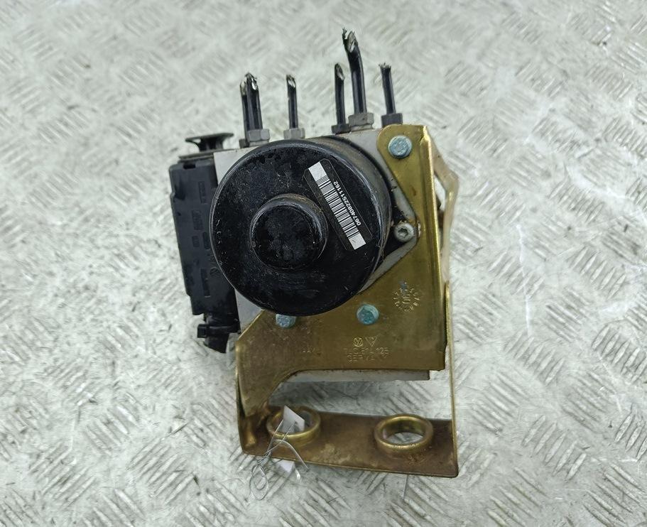блок ABS Volkswagen Touareg 1 поколение 2006, 3.0 л., дизель, АКПП, серый, внедорожник 5 дв., 7L0907379G - фото №1