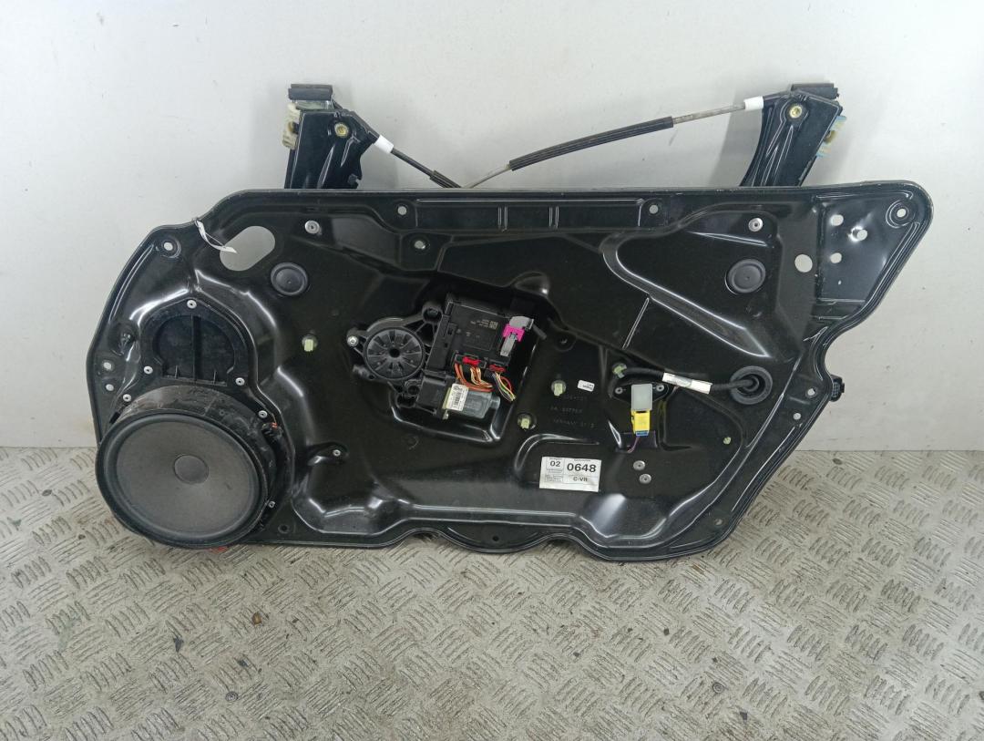 стеклоподъемник электрический передний правый Volkswagen Passat B7 2013, 2.0 л., дизель, АКПП, серый, универсал