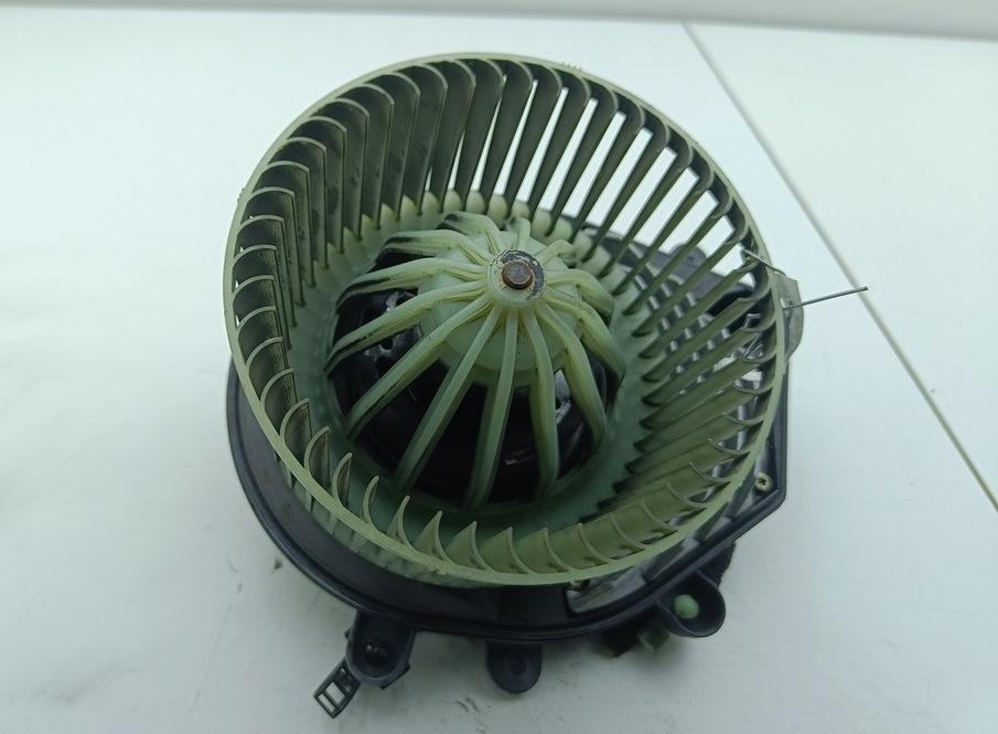 моторчик печки Audi A4 B5 1998, 1.8 л., бензин, МКПП, серый, седан, 8D1820021