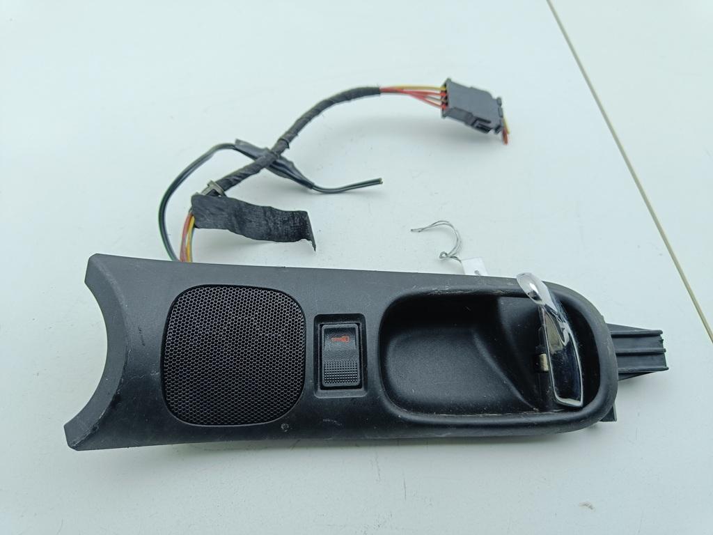 ручка внутренняя передняя левая Audi A4 B5 1997, 1.8 л., Ti, бензин, МКПП, синий, универсал, 8D1837019