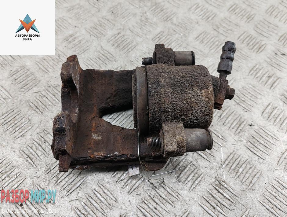 суппорт передний левый Volkswagen Golf 4 поколение 1999, 1.6 л., бензин, МКПП, синий, универсал - фото №1