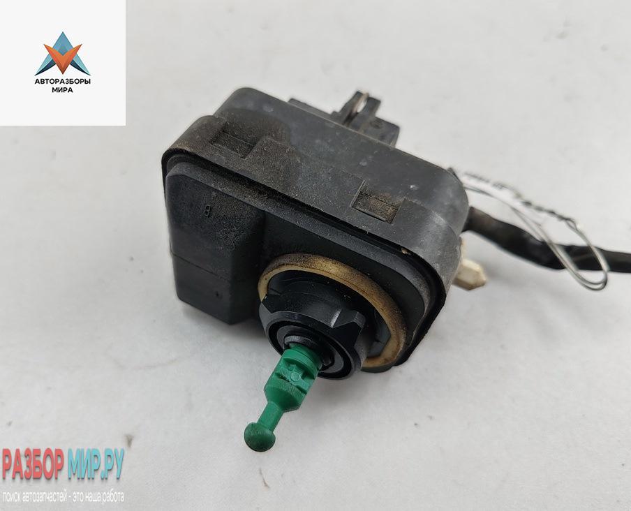 корректор фар Volvo V70 2 поколение 2001, 2.4 л., бензин, МКПП, чёрный, универсал - фото №1