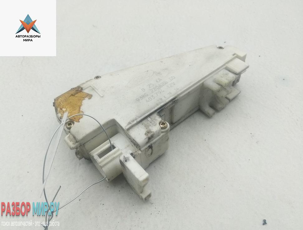 Активатор (привод) замка двери задней левой Volkswagen Sharan 1 поколение 1999, 1.9 л., дизель, АКПП, красный, минивэн, 93BG220A20DD - фото №1