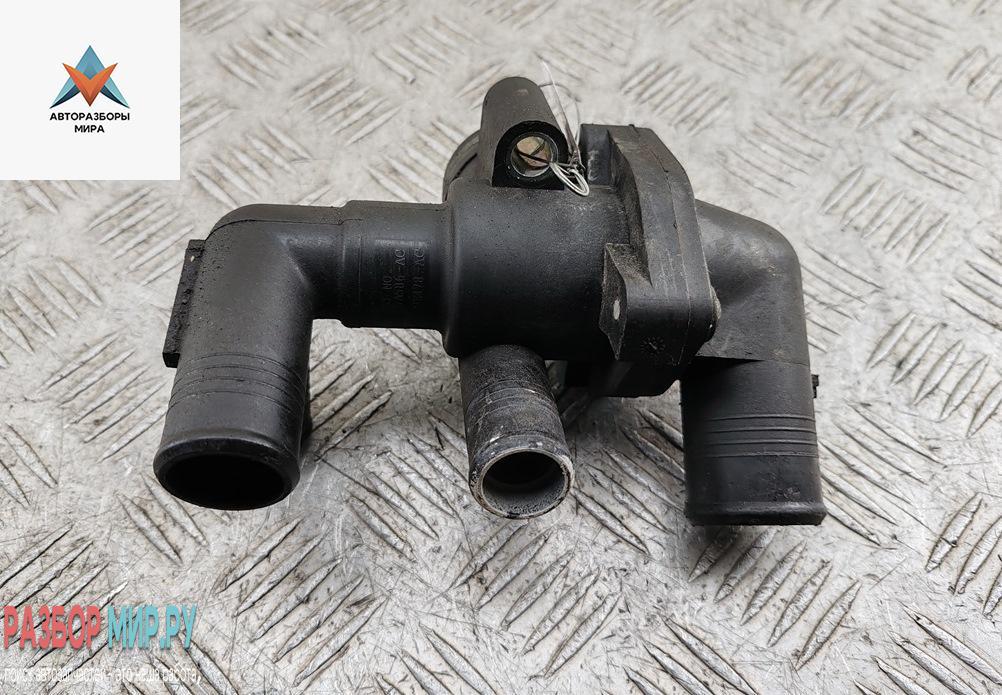 корпус термостата Peugeot Boxer 3 поколение 2008, 2.2 л., дизель, МКПП, белый, микроавтобус, 6C1Q8A586AC, 6C1Q9K478AC - фото №1