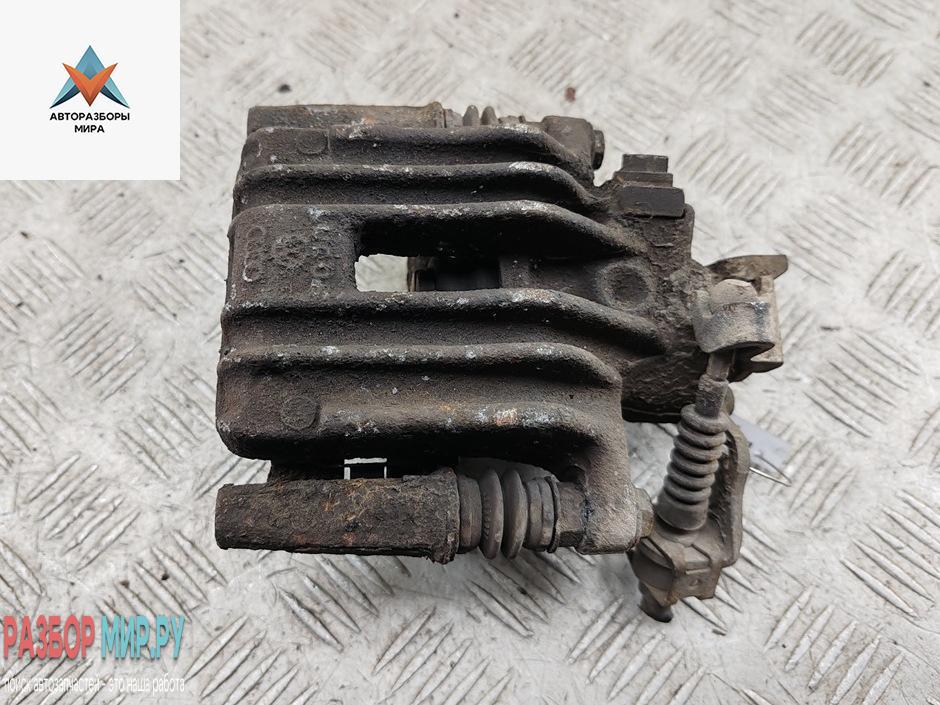 суппорт задний левый Volkswagen Golf 4 поколение 2002, 1.6 л., бензин, МКПП, синий, хетчбэк 5 дв. - фото №1