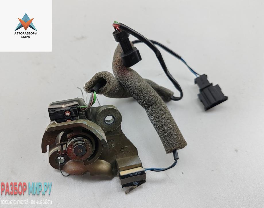 Личинка замка багажника Volkswagen Sharan 1 поколение 1999, 1.9 л., дизель, АКПП, красный, минивэн - фото №1