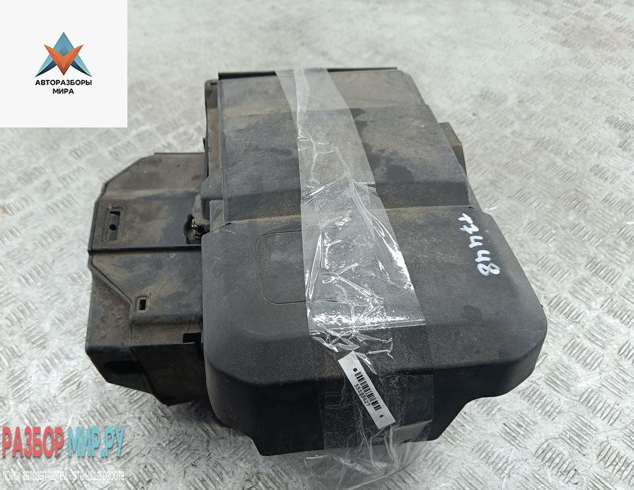 Кожух аккумулятора (короб АКБ) Ford Focus 2 поколение 2004, 1.6 л., i, бензин, МКПП, красный, универсал, 3M5117757 - фото №1