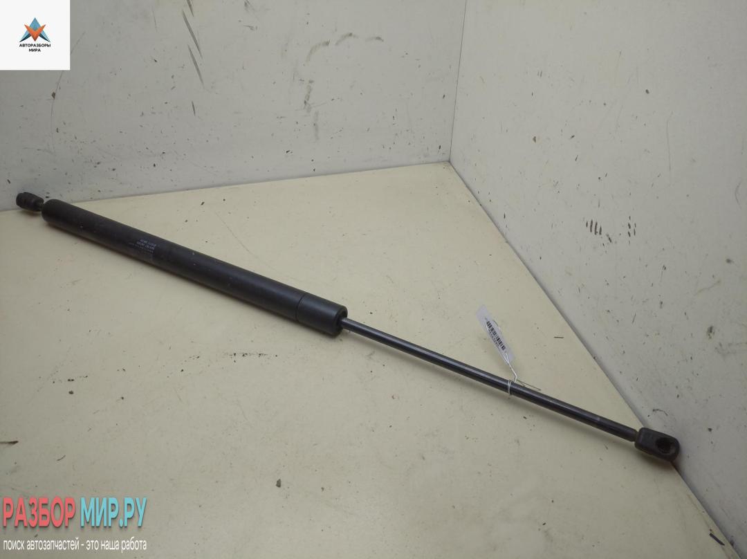 амортизатор крышки багажника (3-5 двери) Volkswagen Transporter T4 1993, 2.4 л., дизель, МКПП, красный, микроавтобус - фото №1