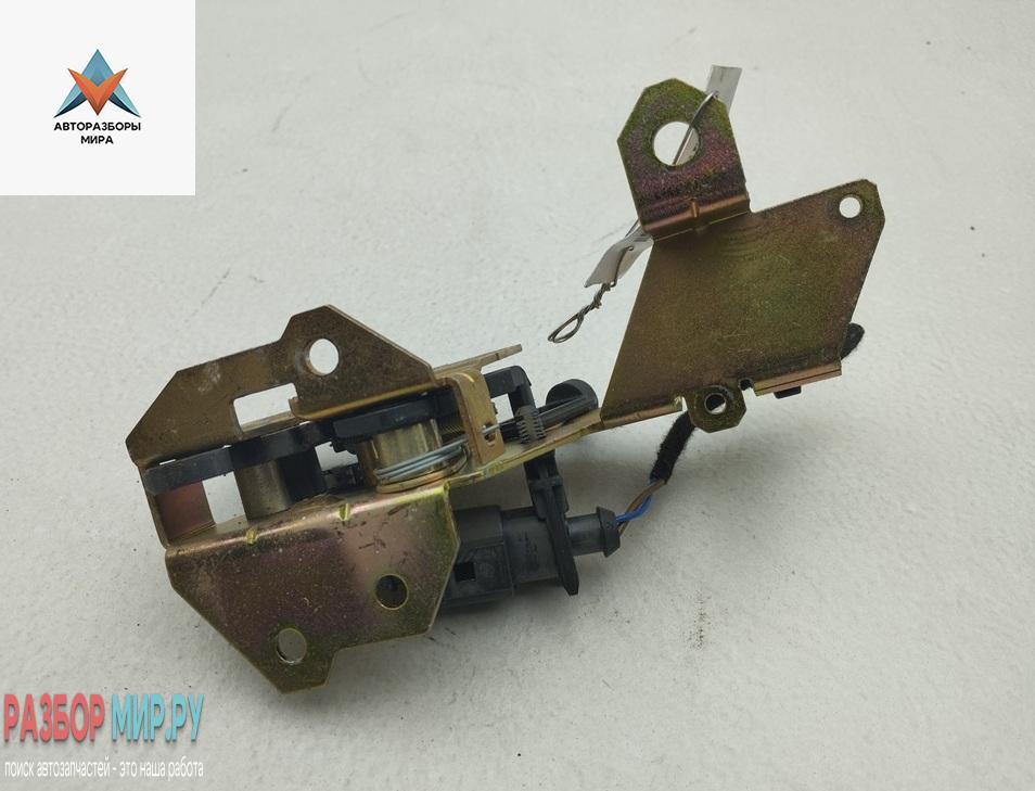 Замок стекла двери багажника Volkswagen Touareg 1 поколение 2006, 3.0 л., дизель, АКПП, серый, внедорожник 5 дв., 7L0827506D - фото №1