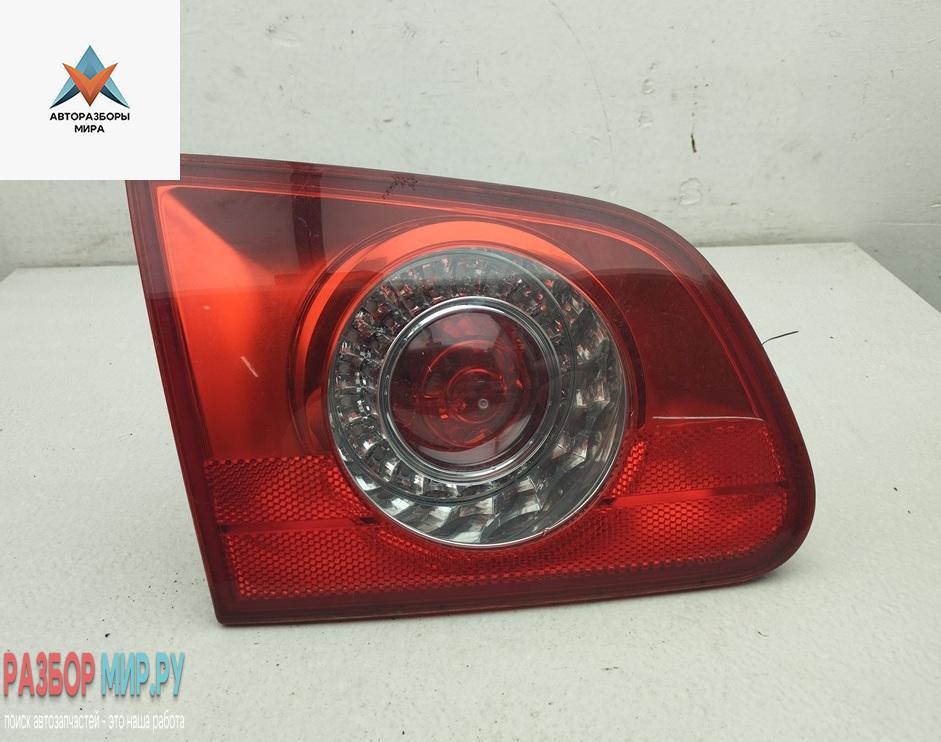 фонарь крышки багажника правый Volkswagen Passat B6 2009, 1.4 л., бензин, МКПП, чёрный, универсал, 3C9945093 - фото №1