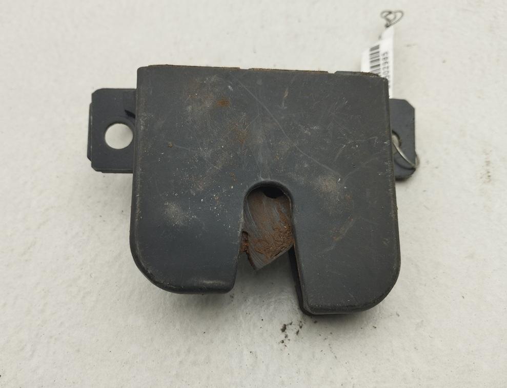 замок багажника Volkswagen Passat B5 1997, универсал, 3B9827505