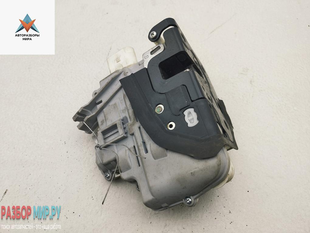 замок двери передней левой Volkswagen Passat B6 2006, 2.0 л., бензин, МКПП, синий, универсал, AIC - фото №1